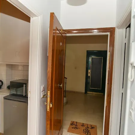 Apartment In Front Of Syntagma Metro *